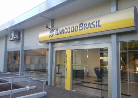 Bancos funcionam até as 10h de hoje e reabrem na segunda-feira com novo horário de atendimento